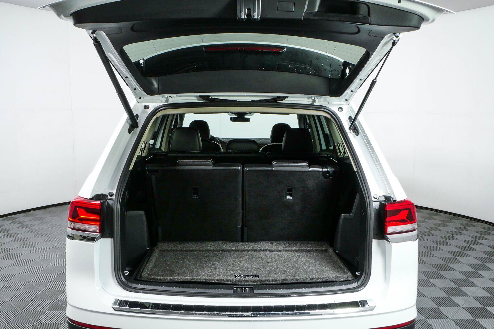 Used 2024 Volkswagen Atlas SE FWD image 29