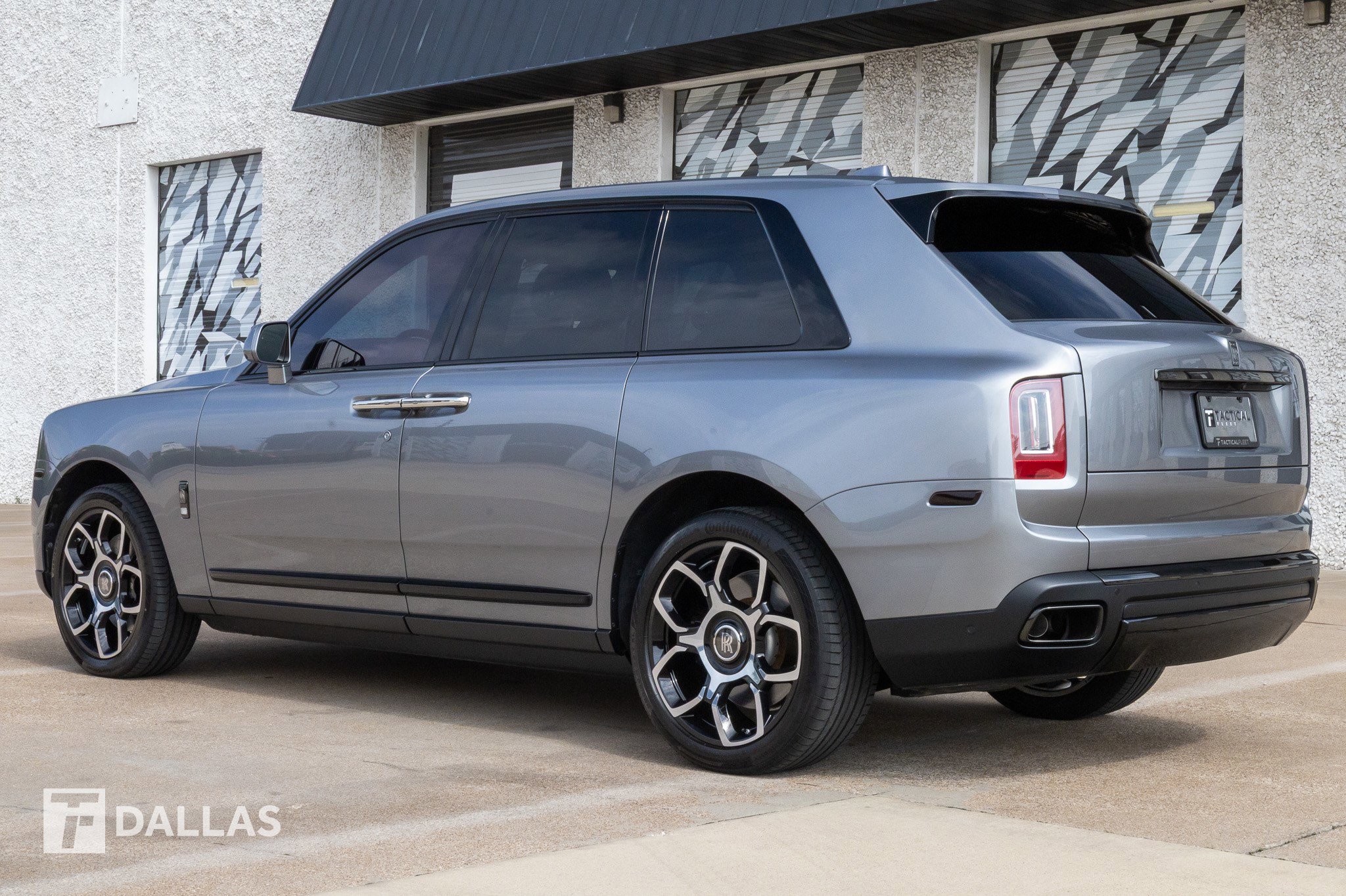 Used 2022 Rolls-Royce Cullinan Black Badge w/ Dark Exterior Package image 11