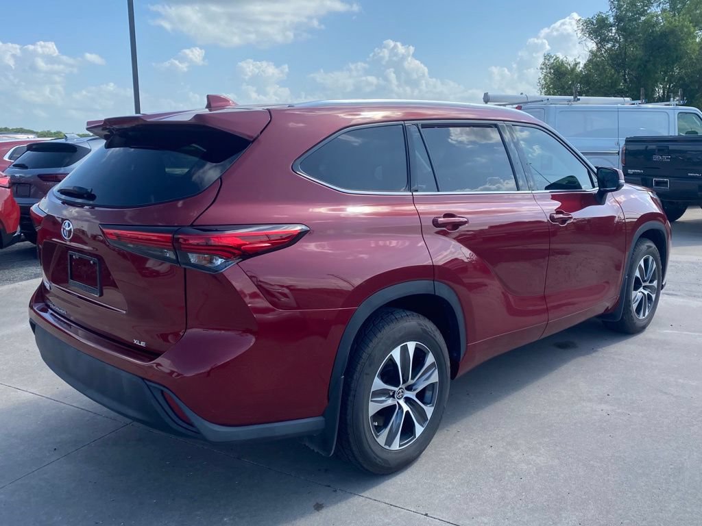Used 2021 Toyota Highlander XLE FWD image 5
