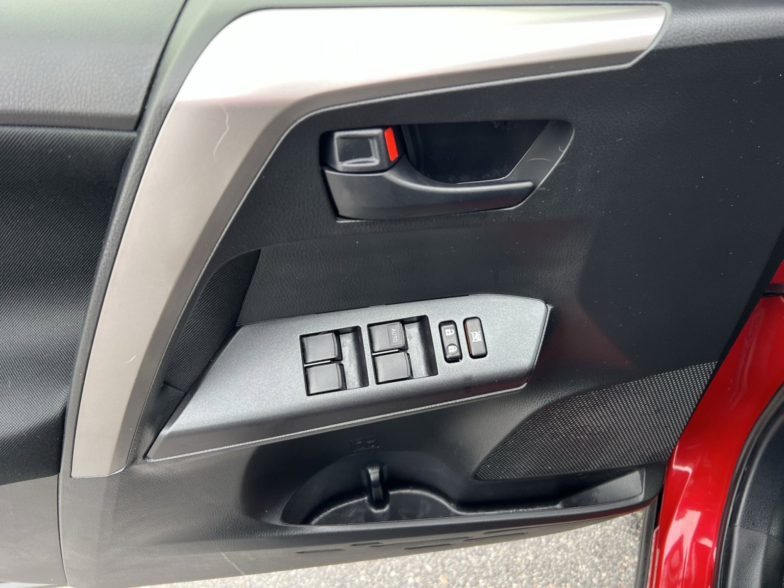 Used 2017 Toyota RAV4 LE image 14