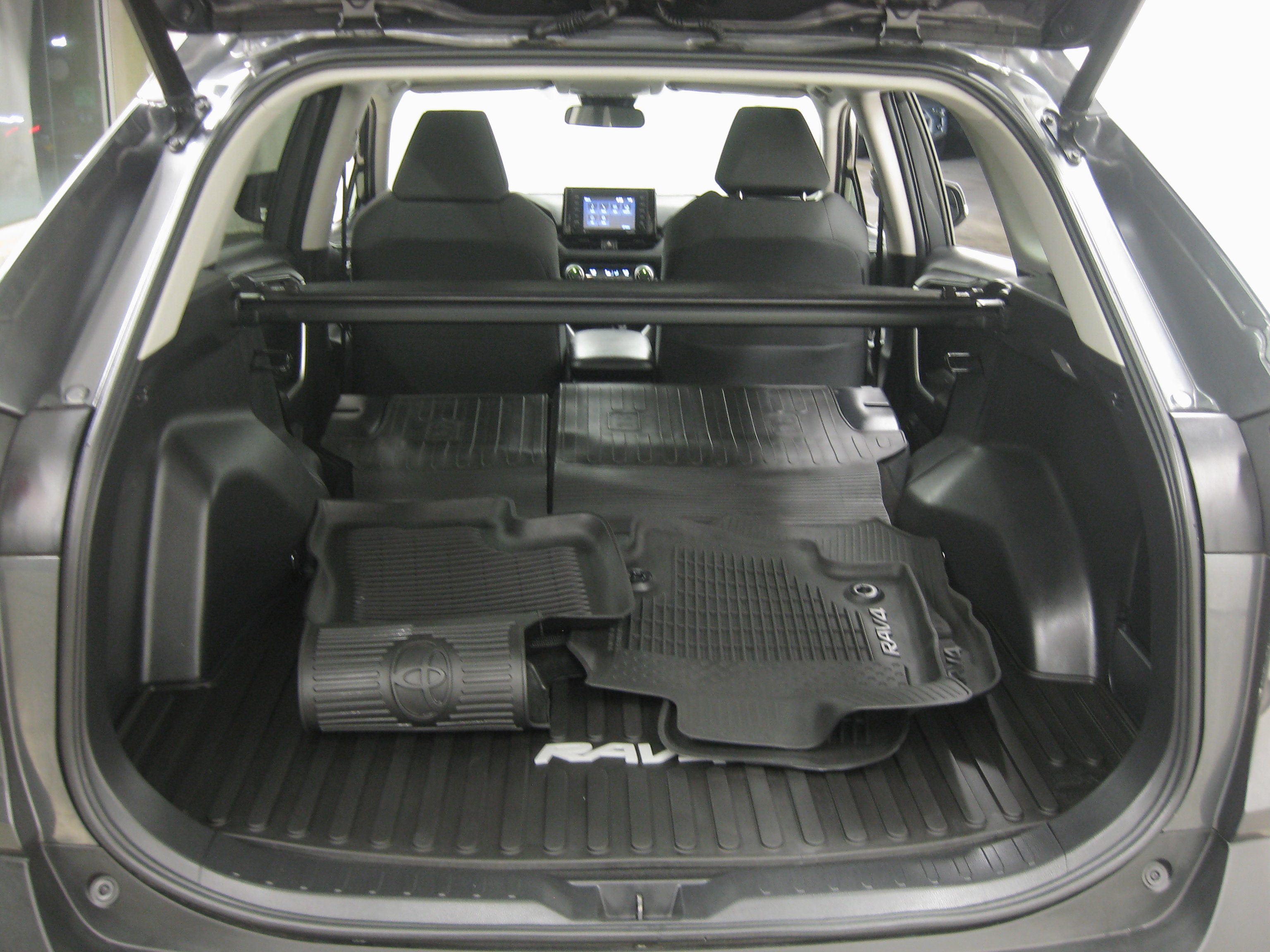 Used 2021 Toyota RAV4 XLE w/ Convenience Package image 22