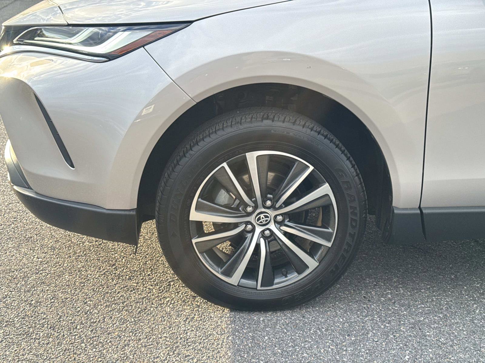 Used 2024 Toyota Venza LE image 27