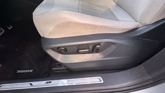 Used 2021 Volkswagen Tiguan SE R-Line image 26