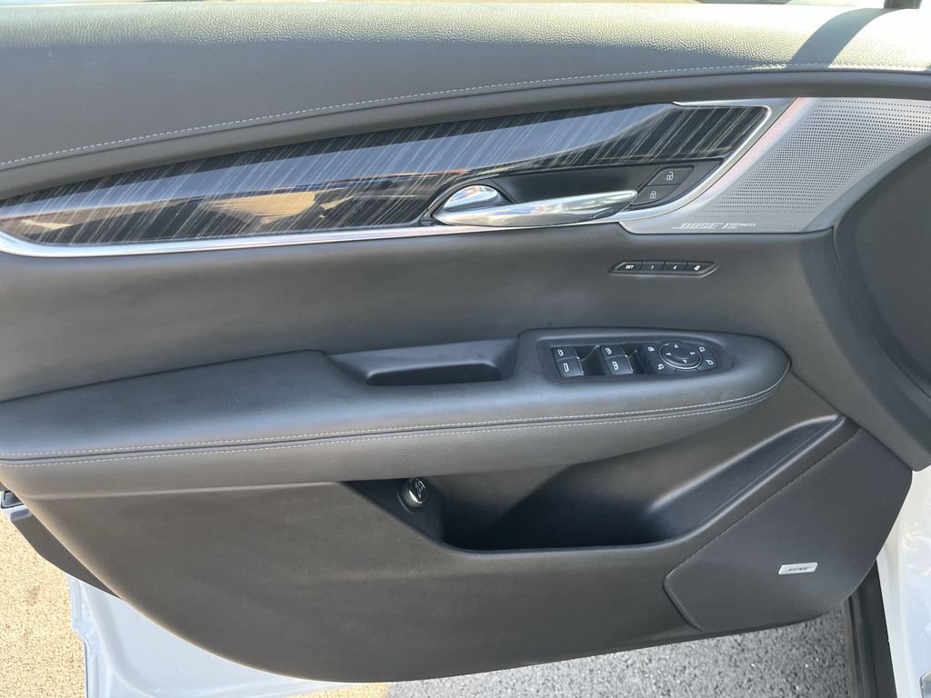 Used 2023 Cadillac XT6 Premium Luxury w/ Technology Package FWD image 13