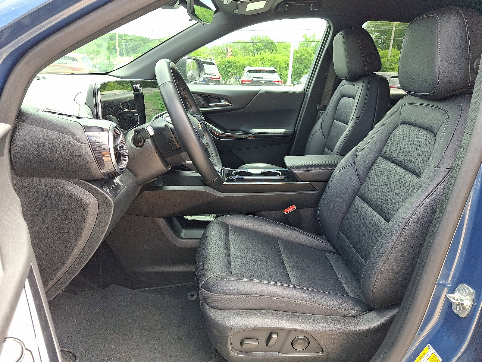 Certified 2025 Chevrolet Equinox LT w/ Convenience Package II AWD/4WD image 16