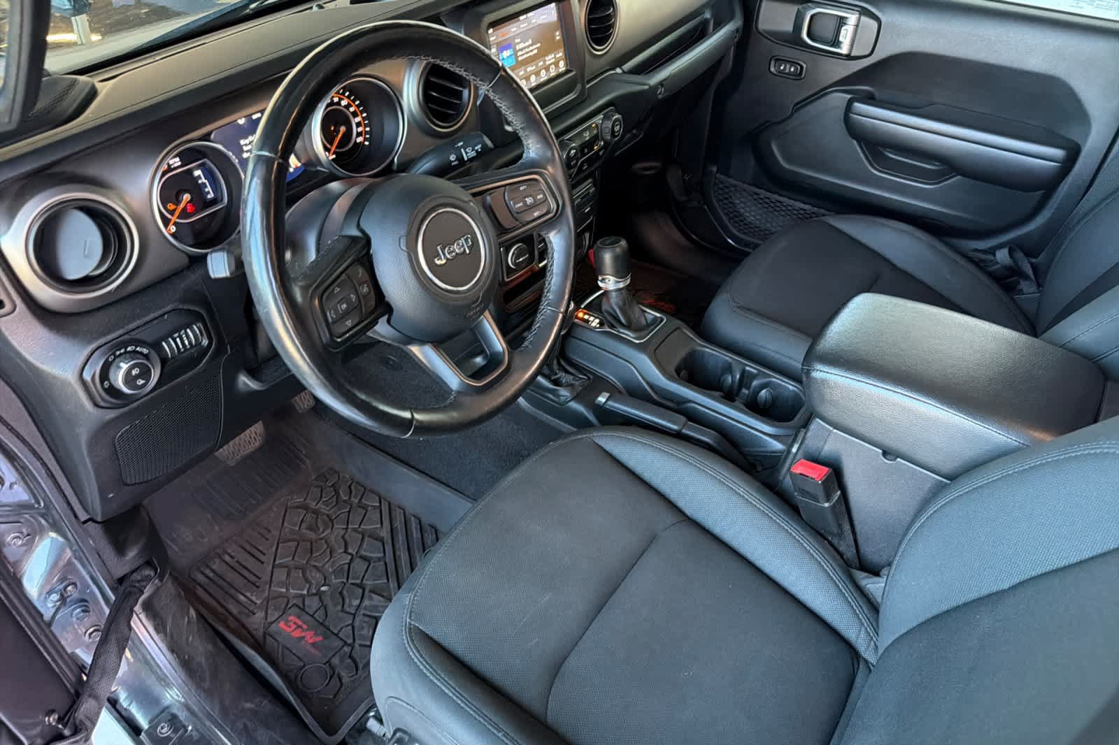Used 2021 Jeep Gladiator Sport AWD/4WD image 13