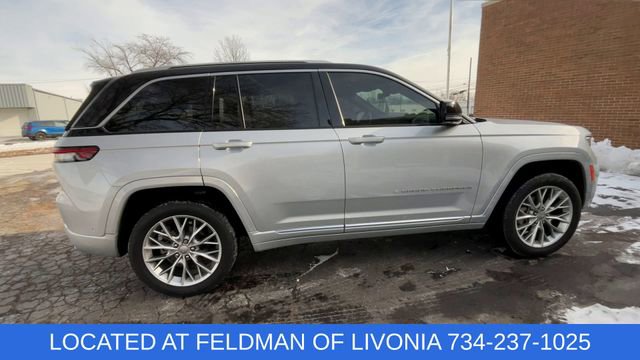 Used 2023 Jeep Grand Cherokee Summit w/ Luxury Tech Group V image 8