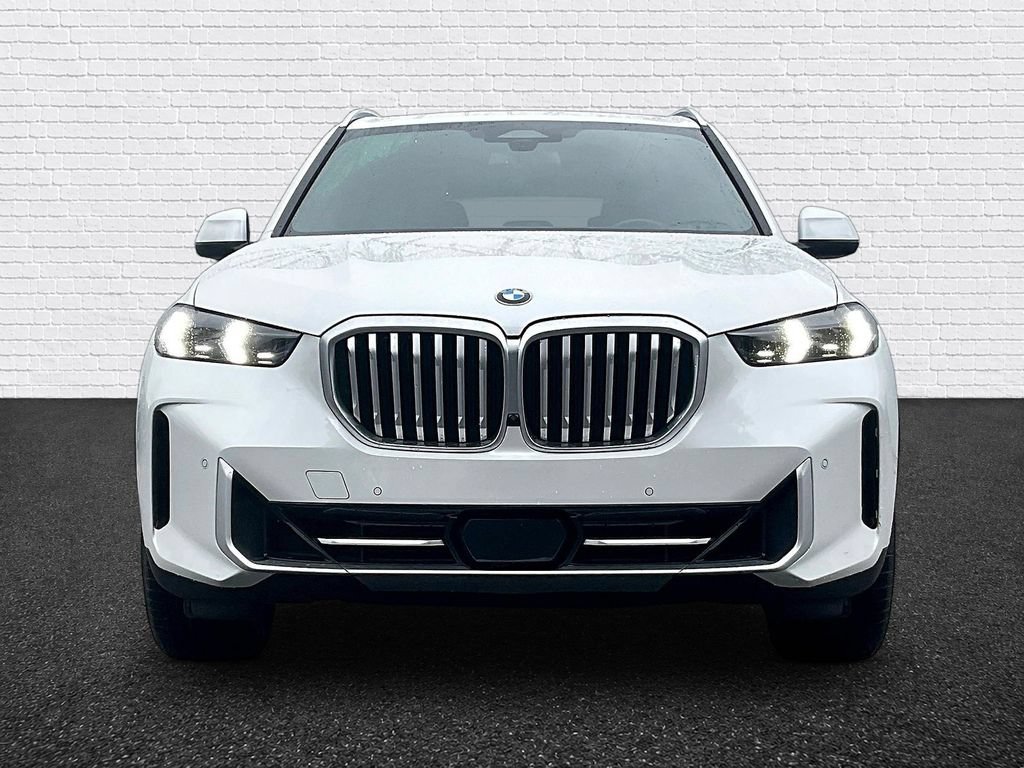 Used 2024 BMW X5 xDrive40i w/ Parking Assistance Package AWD/4WD image 2