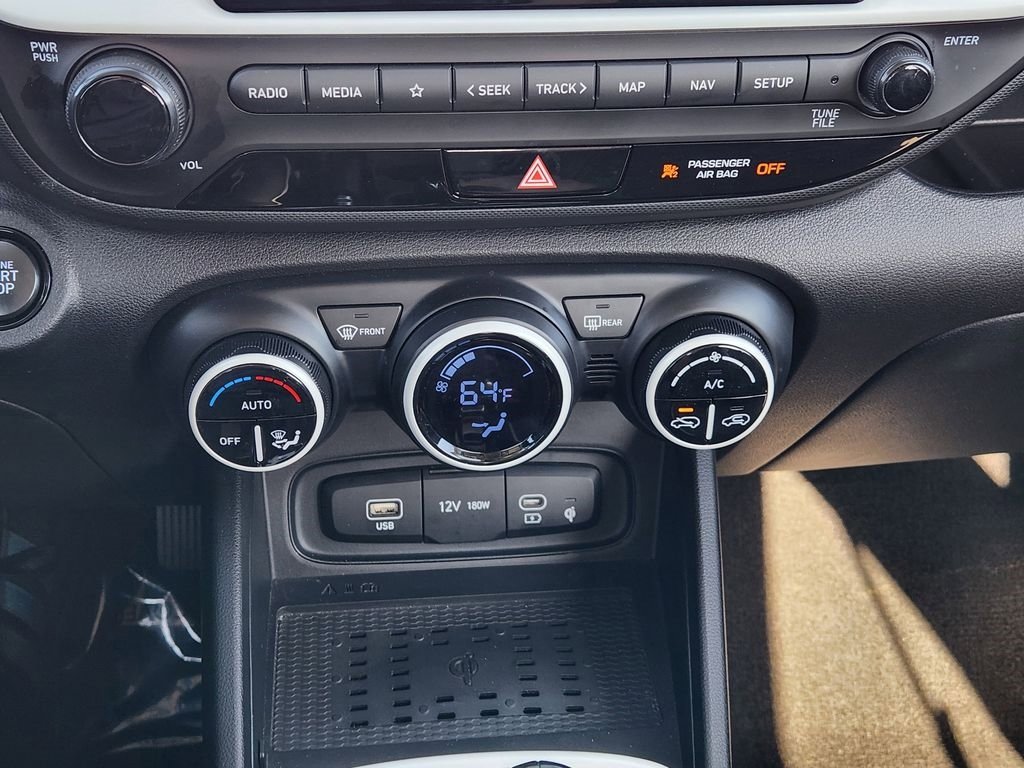 Used 2024 Hyundai Venue Limited image 19