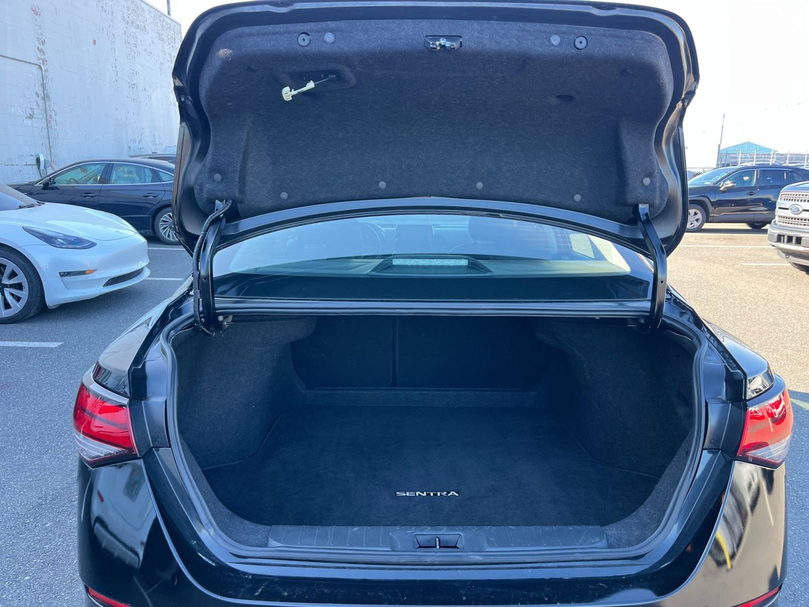 Used 2025 Nissan Sentra SV FWD image 30