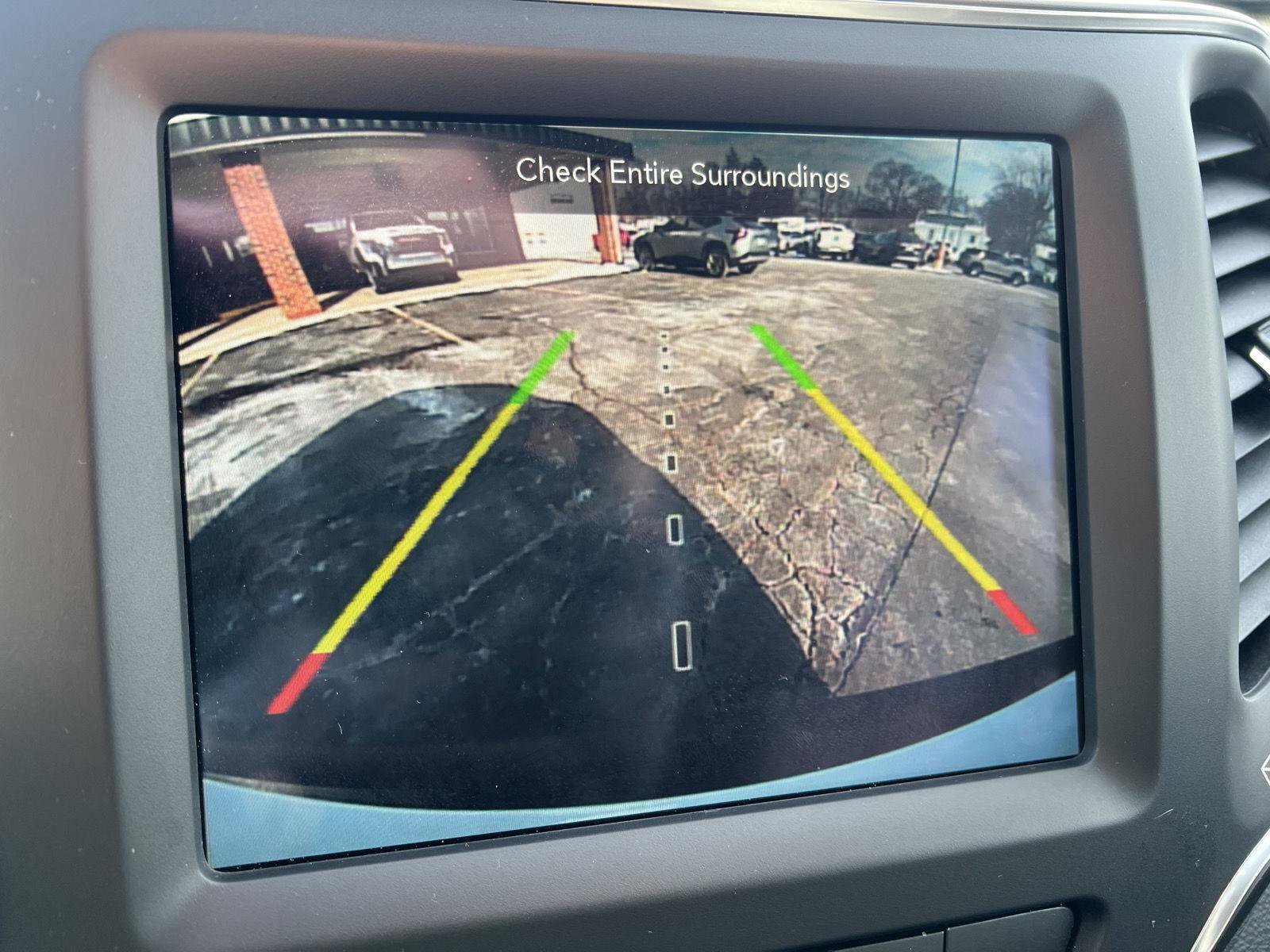 Used 2023 Jeep Cherokee Altitude Lux image 27