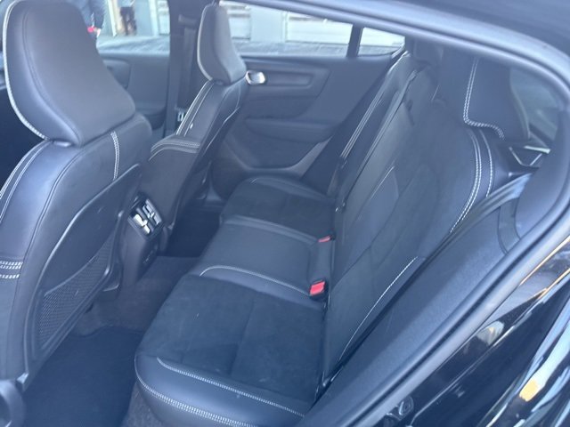 Certified 2023 Volvo C40 P8 Recharge Ultimate image 11