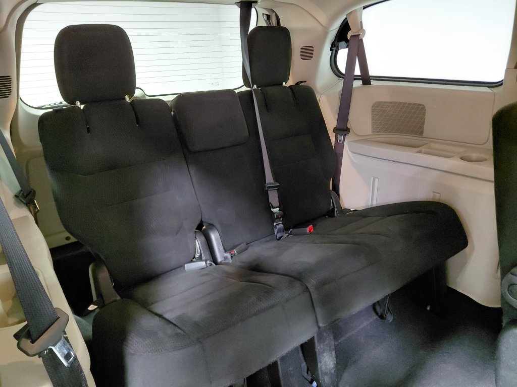Used 2015 Dodge Grand Caravan SXT FWD image 11