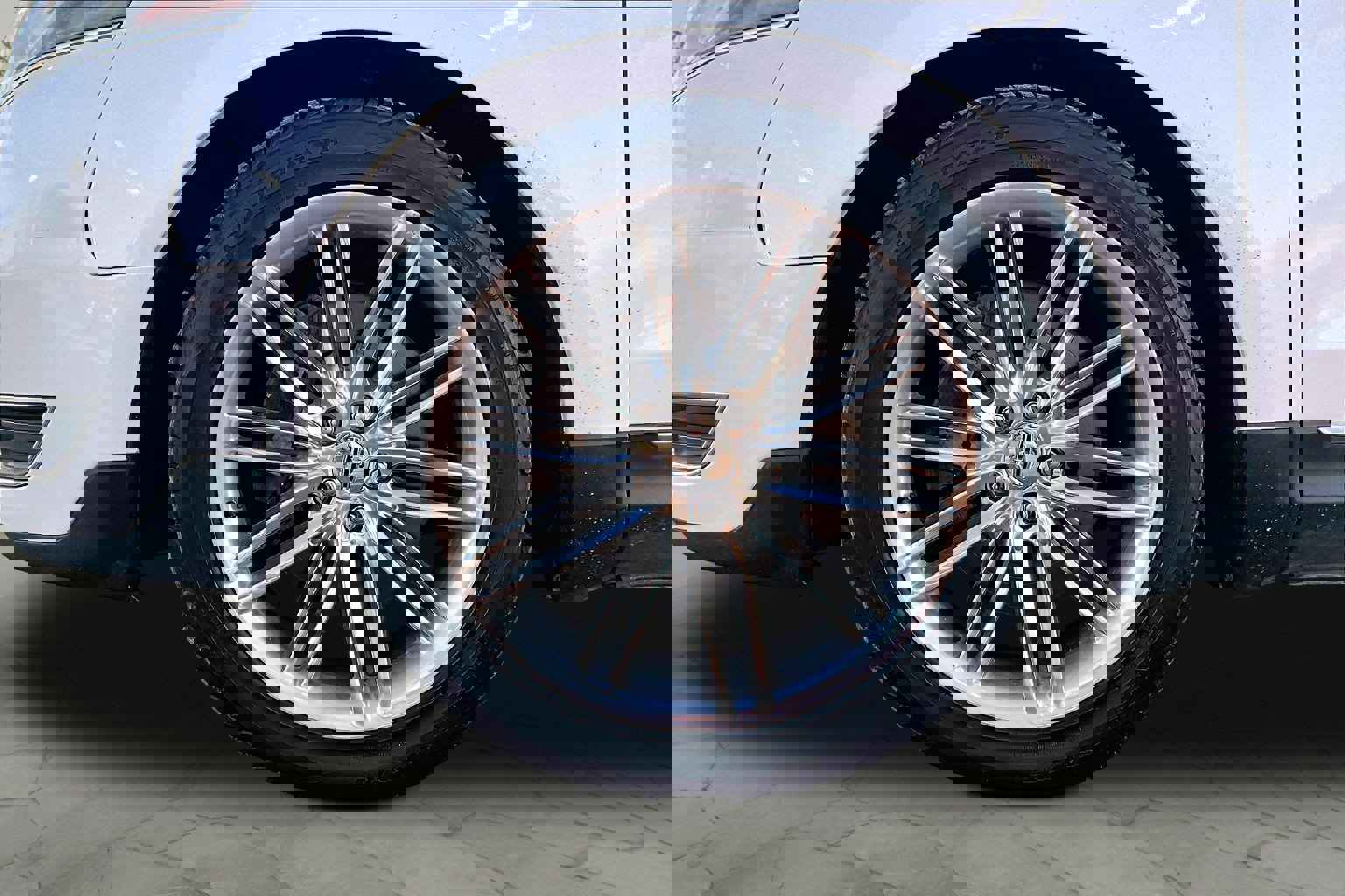 Used 2013 Lincoln MKT AWD image 9