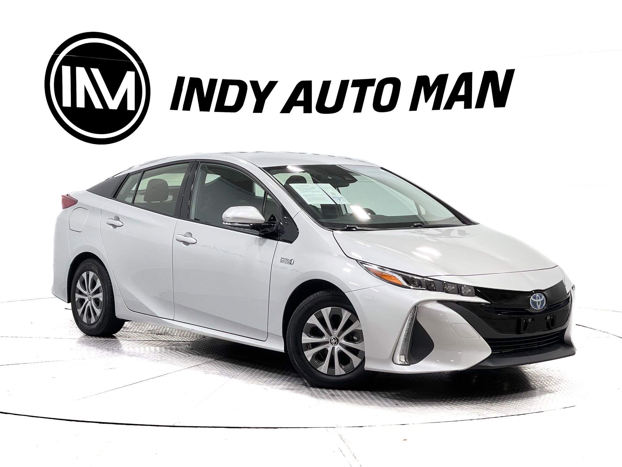 Used 2020 Toyota Prius Prime LE image 2