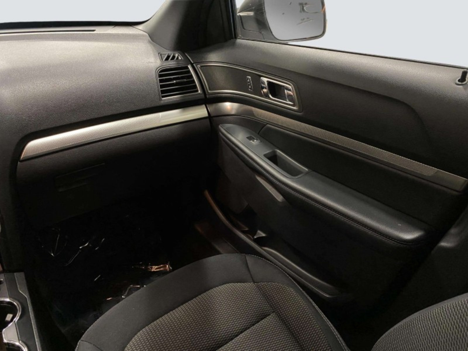 Used 2019 Ford Explorer XLT FWD image 25