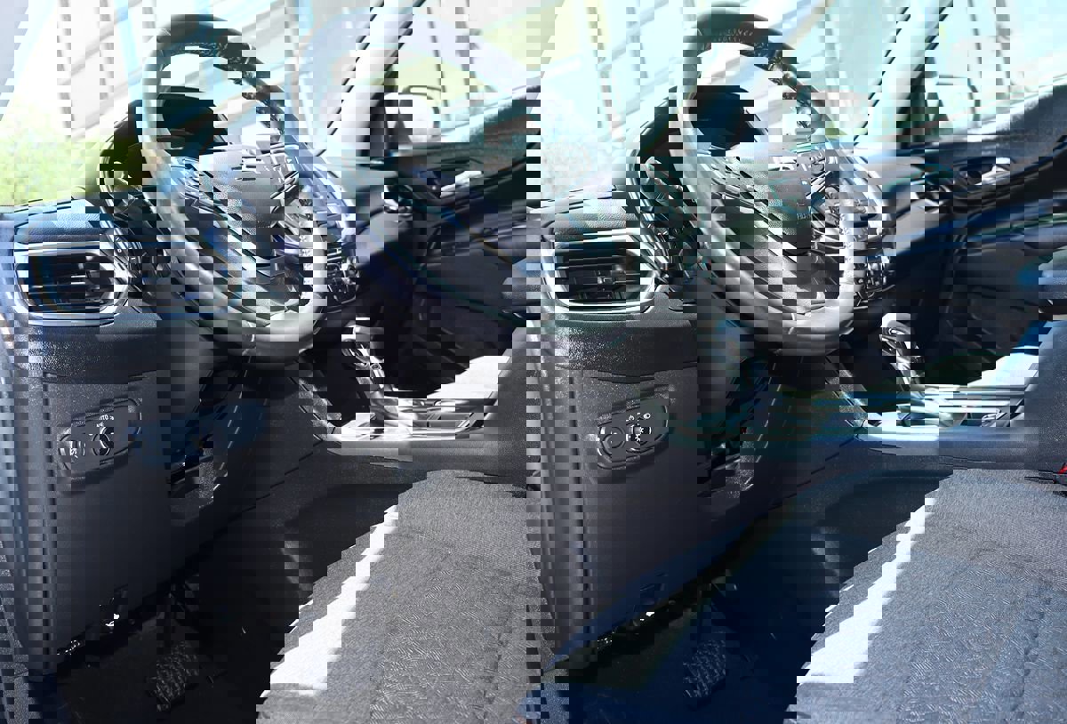 Used 2022 Chevrolet Equinox LT image 41