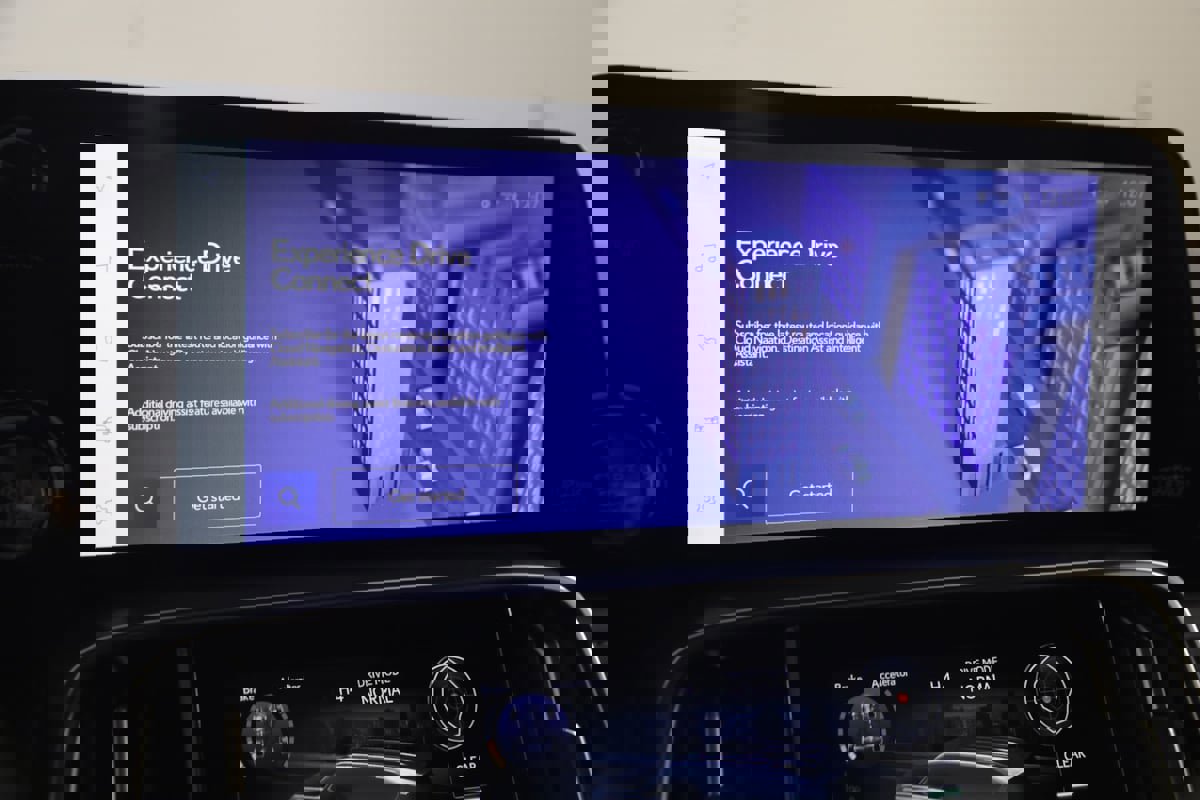 Used 2025 Lexus LX 600 4WD w/ Luxury Package image 9