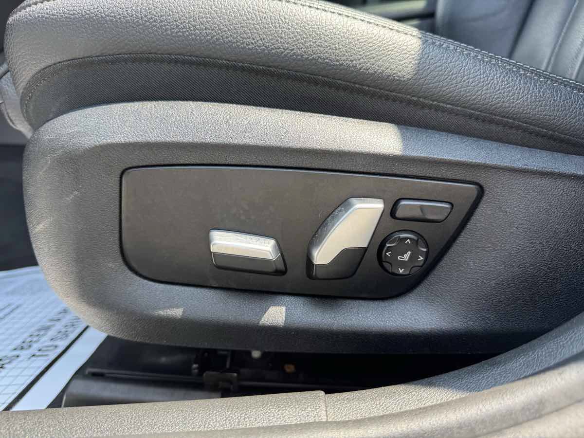 Used 2019 BMW 530i w/ Convenience Package RWD image 24