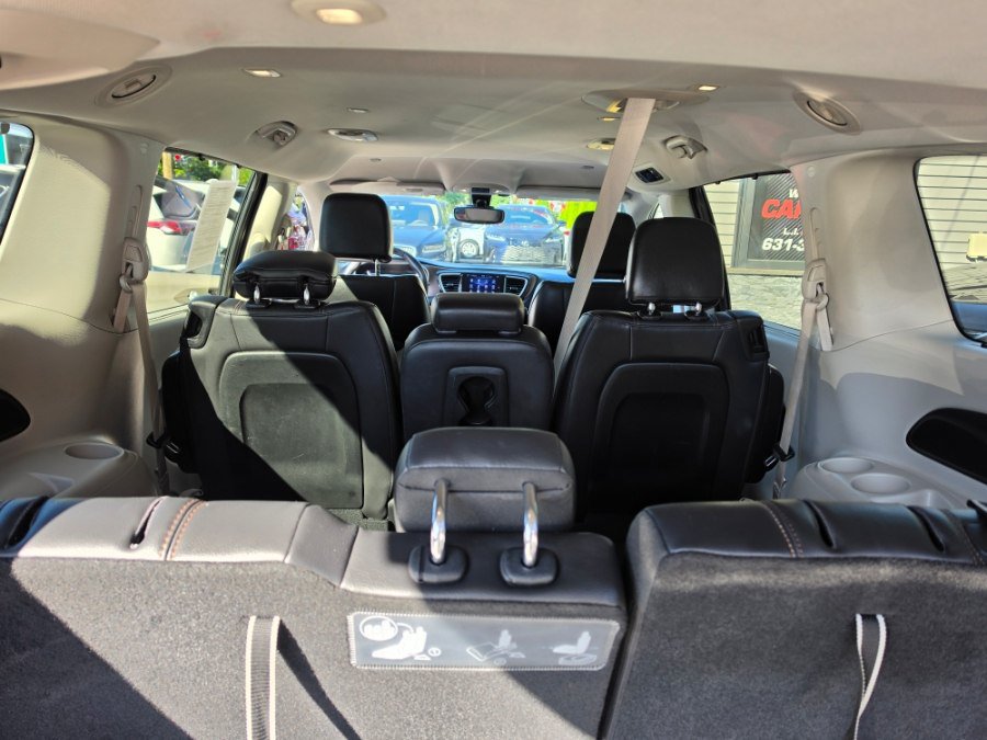 Used 2017 Chrysler Pacifica Touring-L FWD image 36