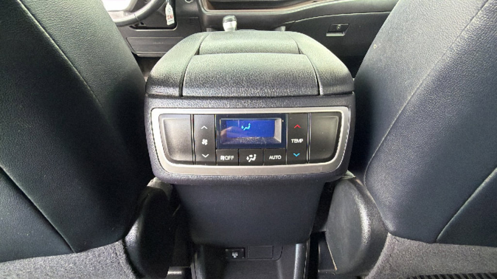 Used 2014 Toyota Highlander XLE AWD/4WD image 25