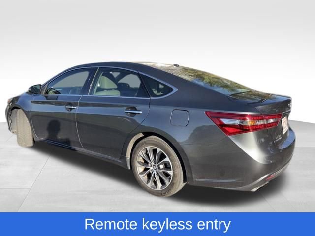 Used 2017 Toyota Avalon XLE Premium image 3