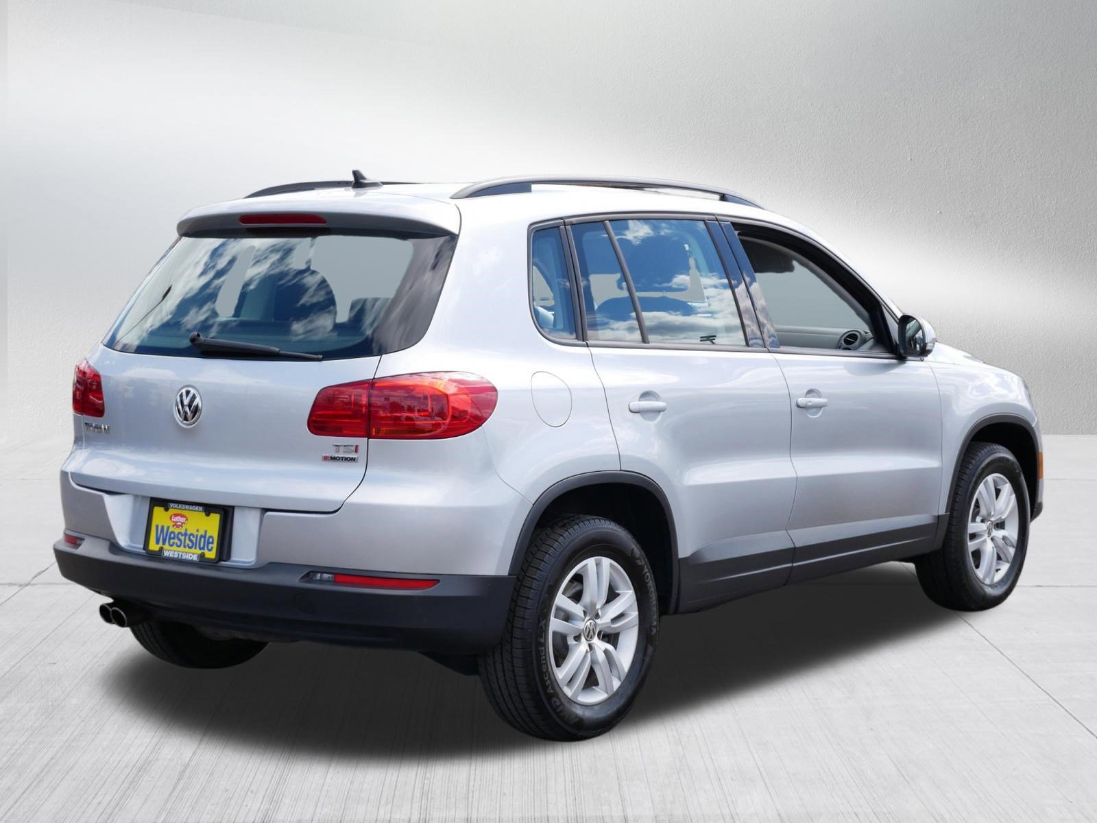 Used 2017 Volkswagen Tiguan S AWD/4WD image 7