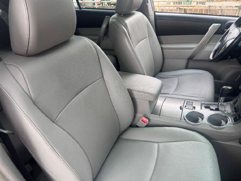Used 2010 Toyota Highlander SE FWD image 24