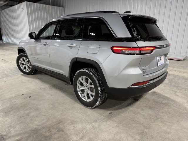 Used 2023 Jeep Grand Cherokee Limited image 4