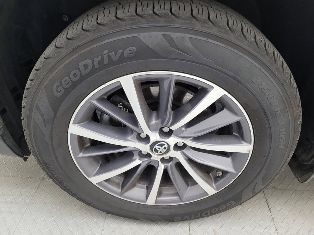 Used 2019 Toyota Highlander XLE AWD/4WD image 31