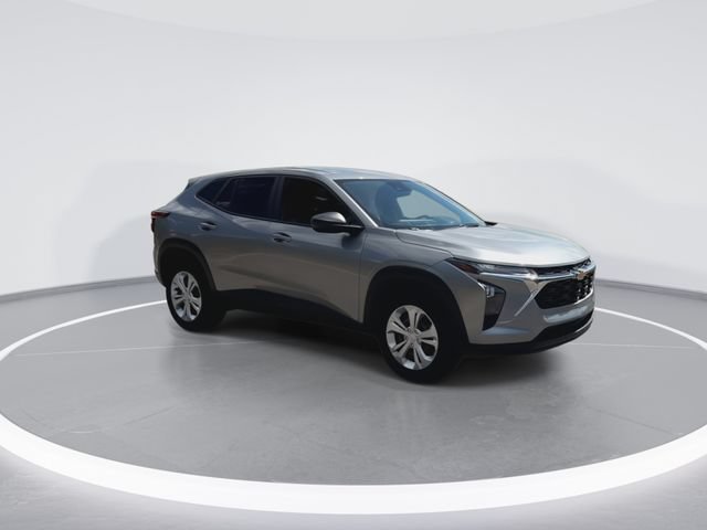 Used 2024 Chevrolet Trax LS FWD image 2