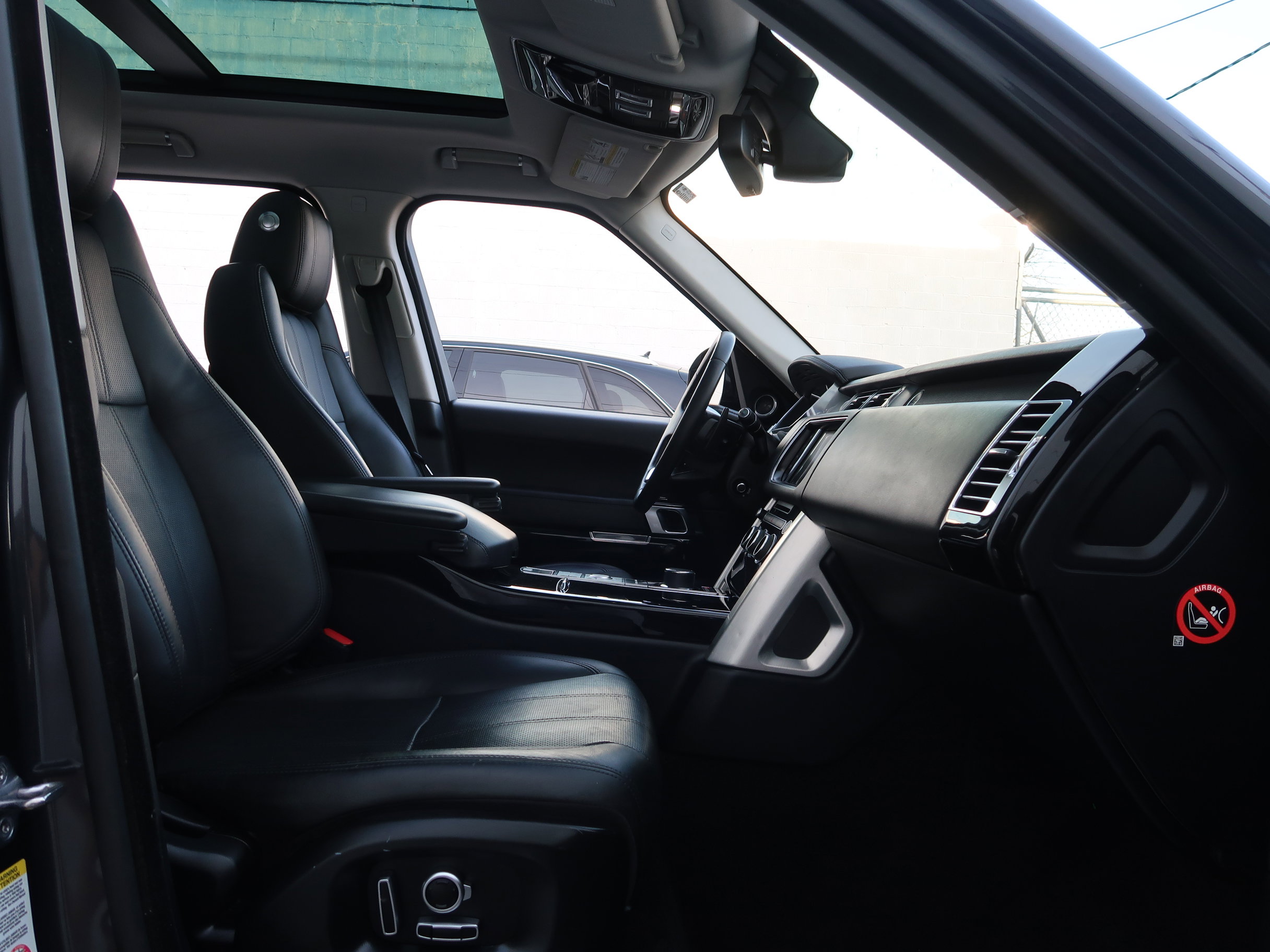 Used 2016 Land Rover Range Rover HSE image 40