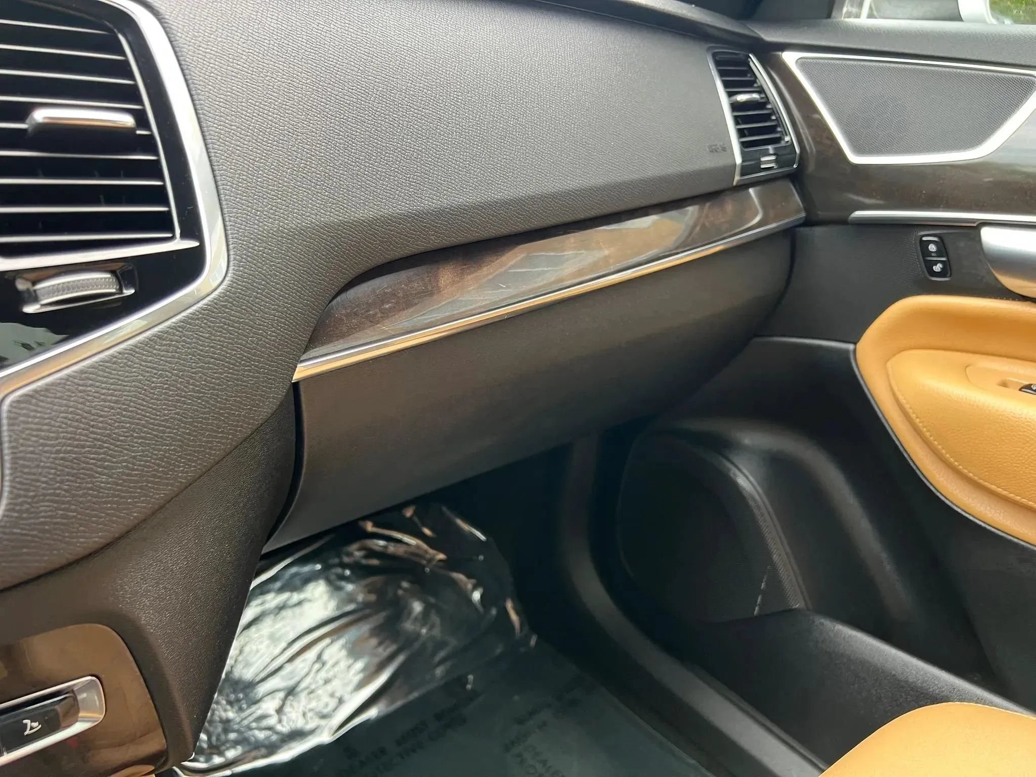 Used 2017 Volvo XC90 T6 Momentum w/ Vision Package AWD/4WD image 31