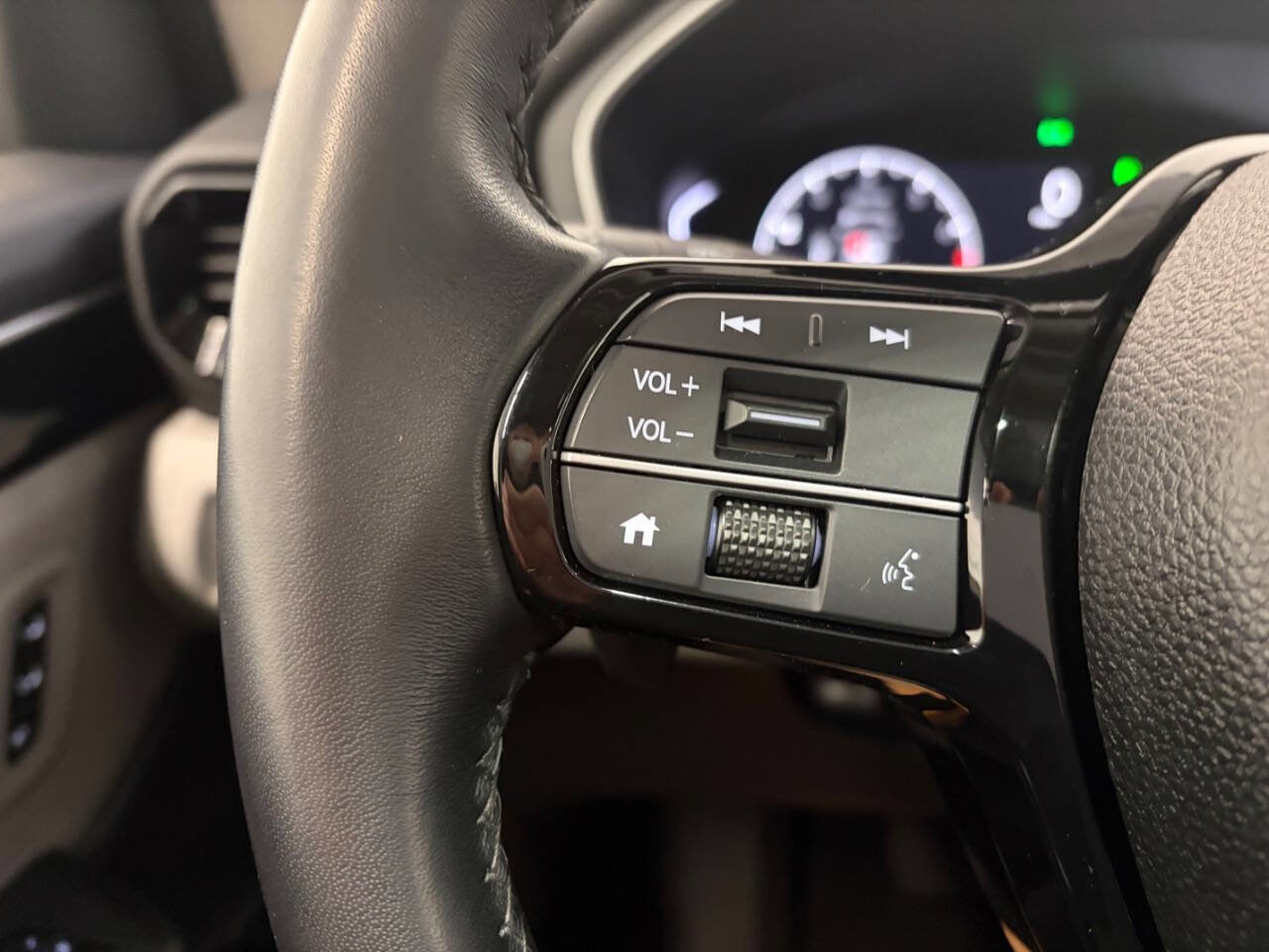 Used 2024 Honda Pilot Touring image 23