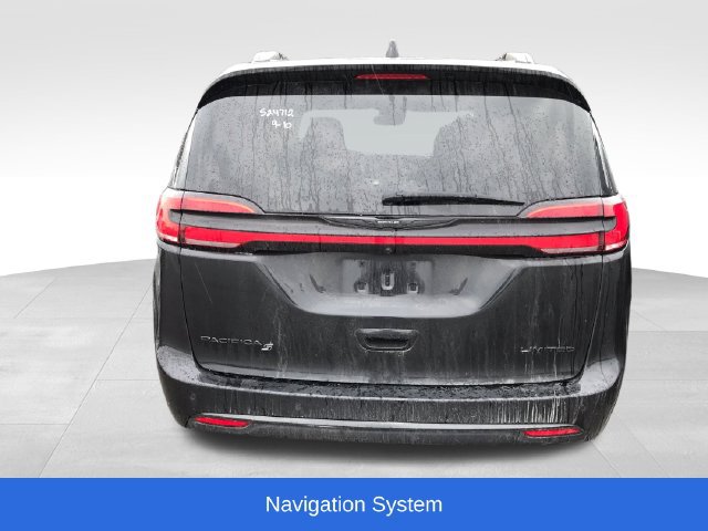 Used 2025 Chrysler Pacifica Limited FWD image 2