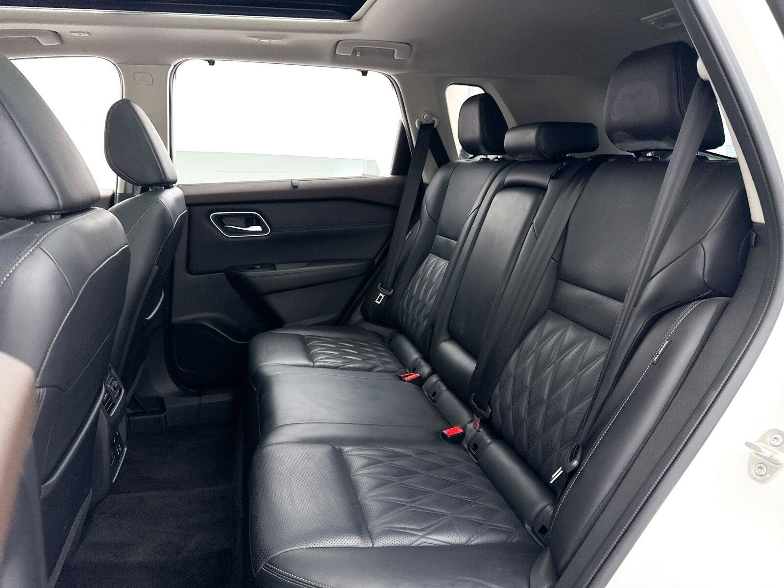 Used 2023 Nissan Rogue Platinum w/ Platinum Premium Package FWD image 30