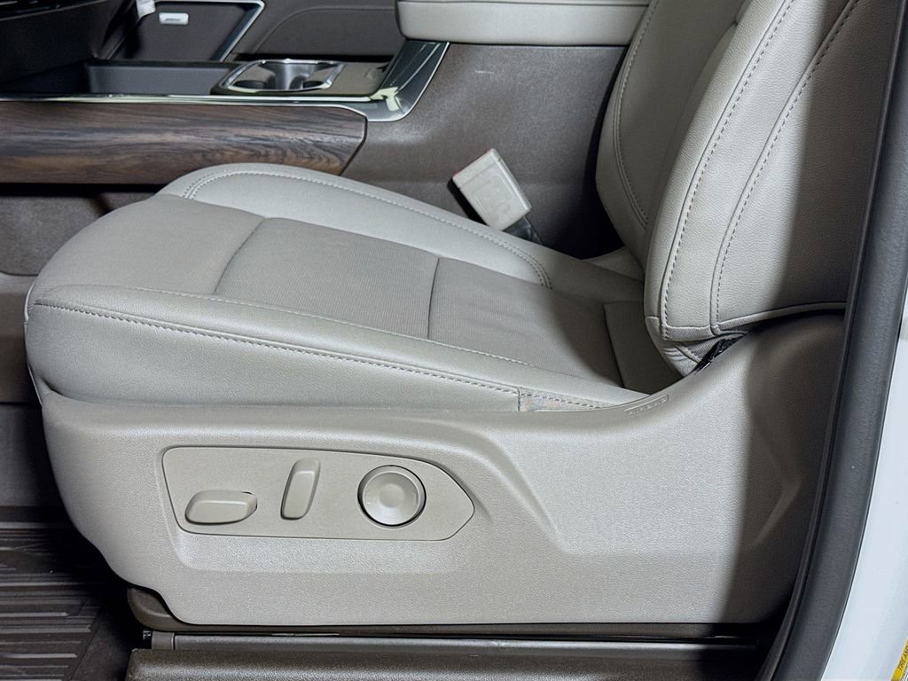 New 2026 GMC Sierra 3500 SLT w/ SLT Convenience Package image 17