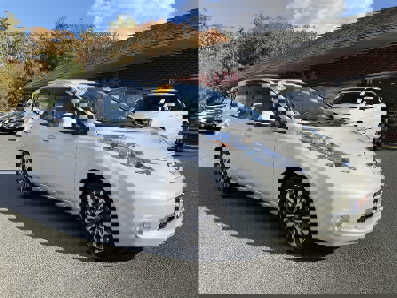 Used 2014 Nissan Leaf SL w/ Premium Package image 3