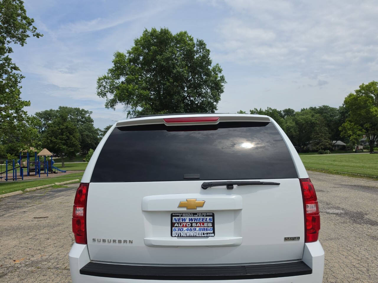 Used 2012 Chevrolet Suburban LT AWD/4WD image 16