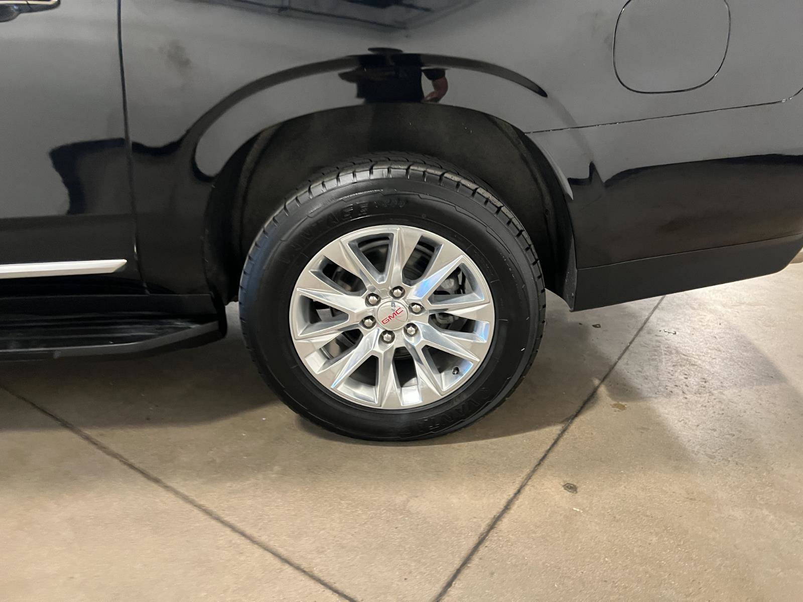 Used 2023 GMC Yukon XL Denali AWD/4WD image 46