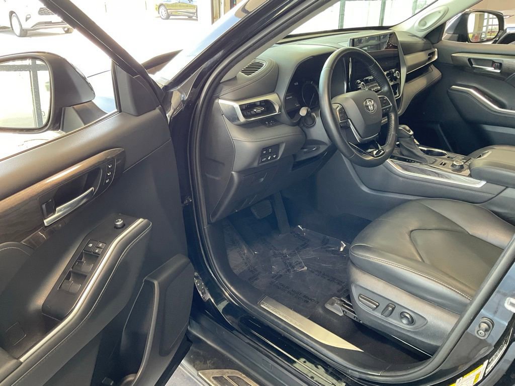 Used 2021 Toyota Highlander Platinum image 9