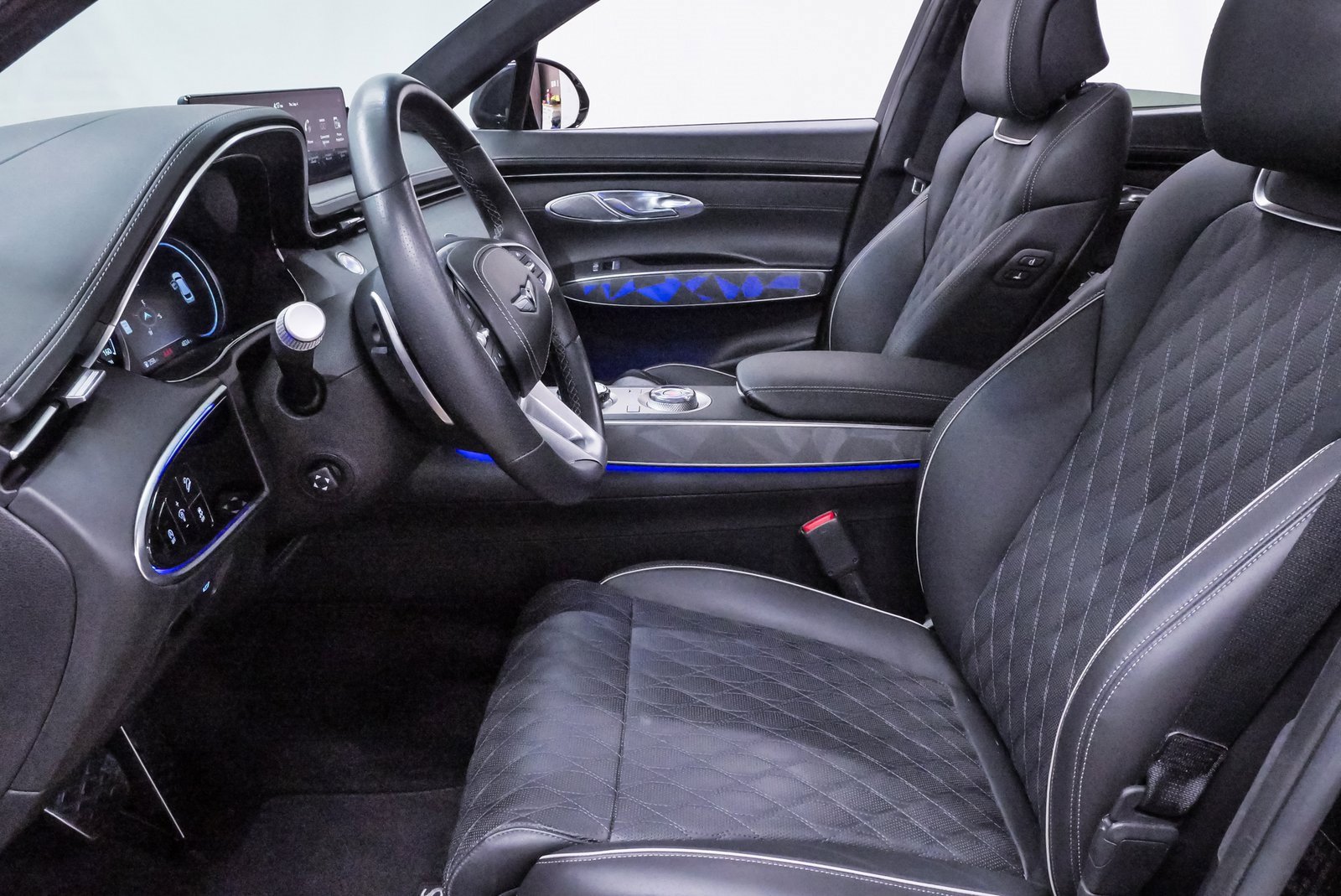 Certified 2025 Genesis GV70 3.5T Sport w/ Sport Advanced Package image 9