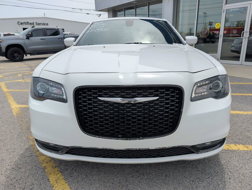 Used 2019 Chrysler 300 S RWD image 2