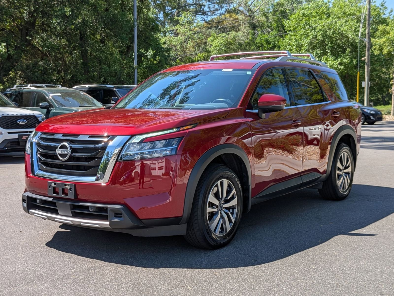 Used 2023 Nissan Pathfinder SL AWD/4WD image 7