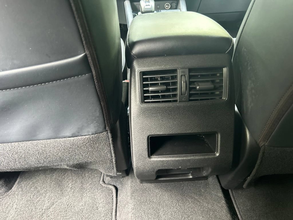 Used 2024 Mitsubishi Outlander AWD image 29