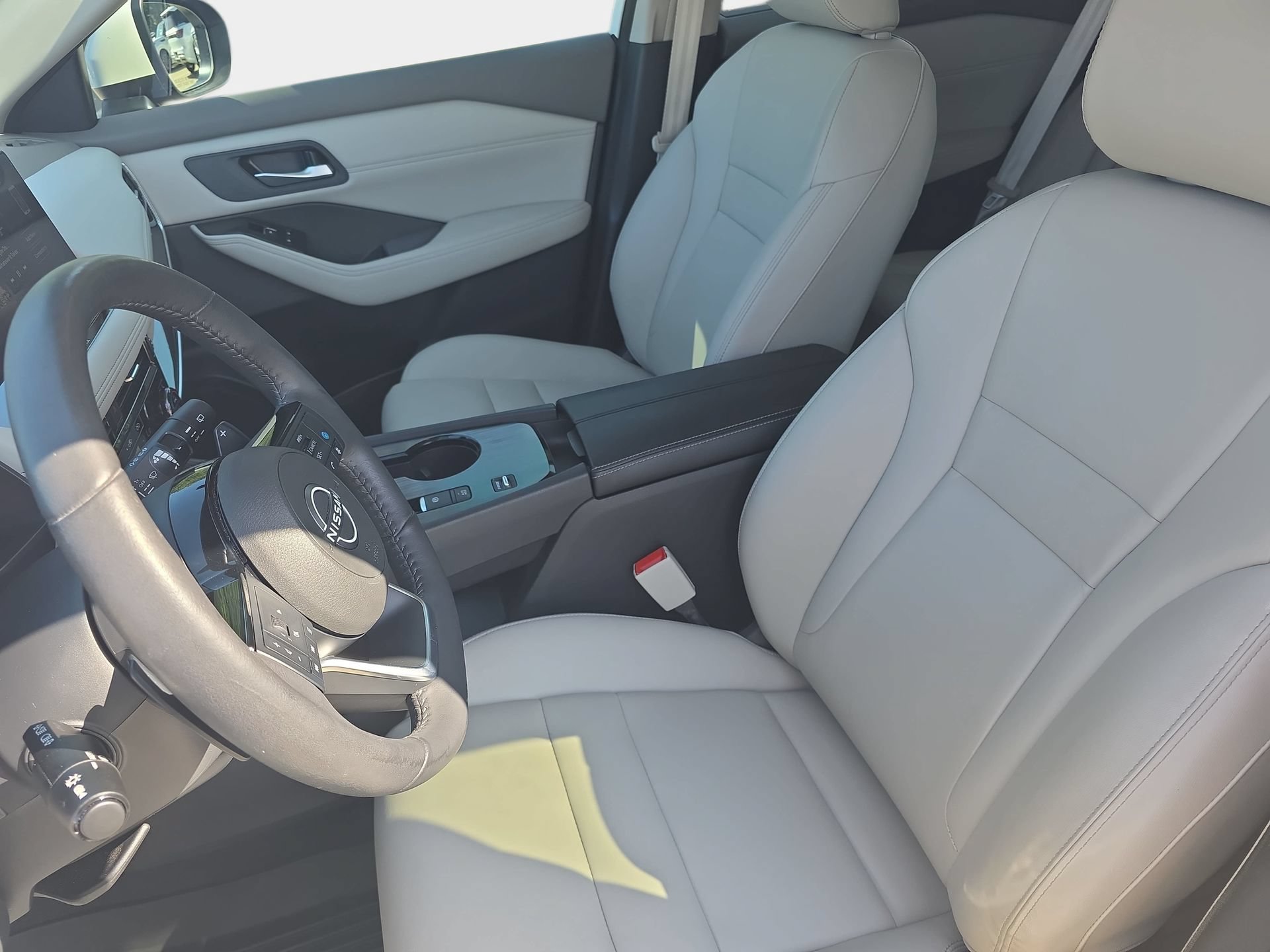 Used 2024 Nissan Rogue SL w/ SL Premium Package FWD image 15