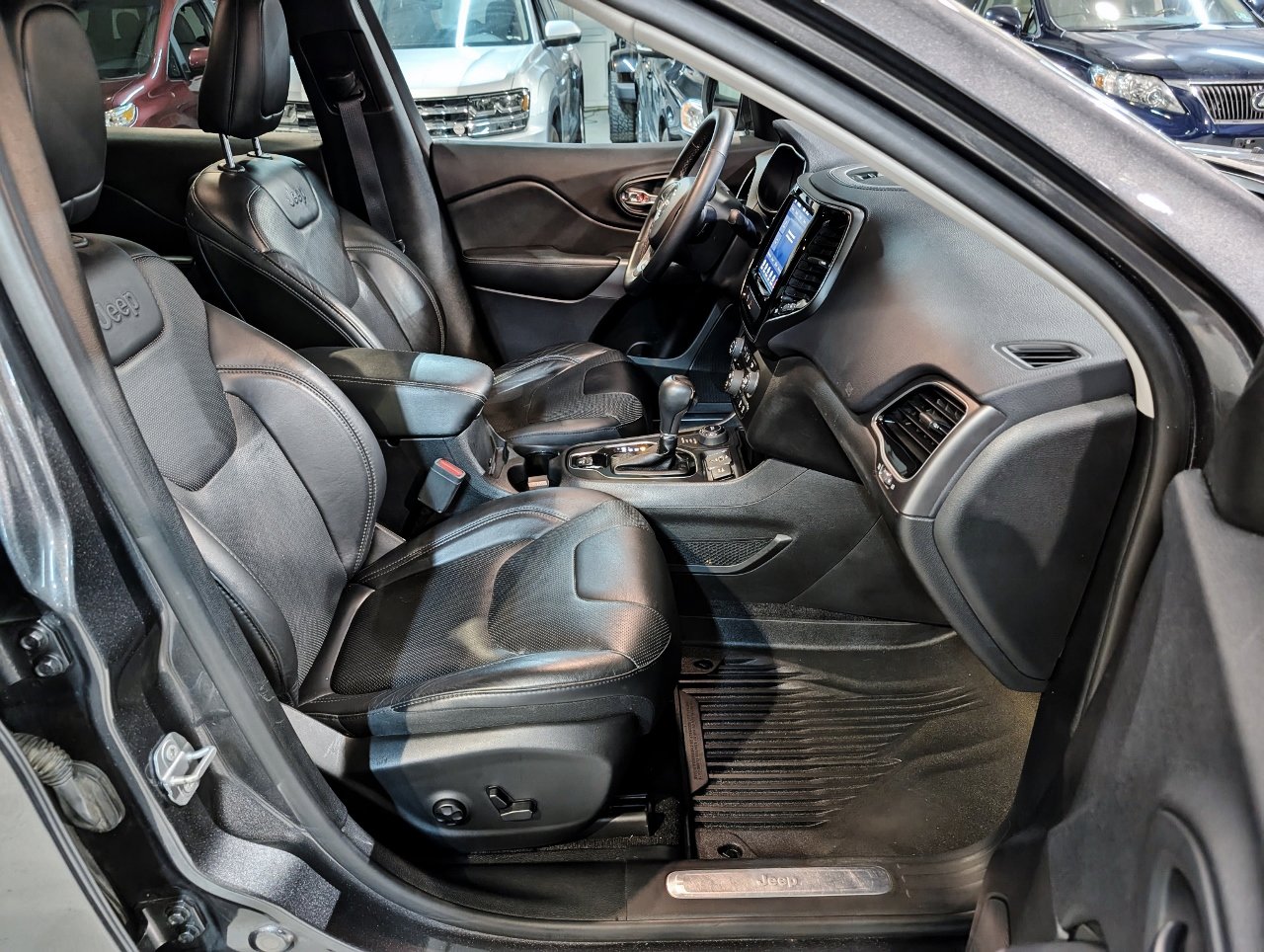 Used 2019 Jeep Cherokee Limited w/ Trailer Tow Group image 29