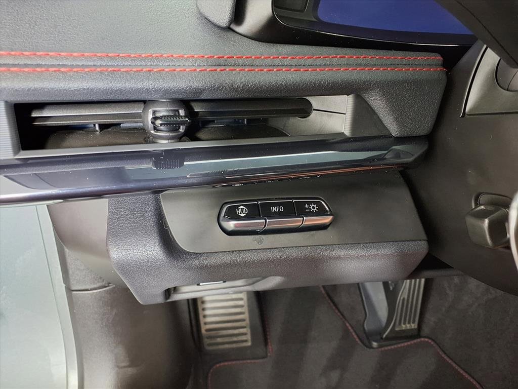 Used 2024 Chevrolet Corvette Stingray Preferred Cpe w/ Stealth Interior Trim Package image 23