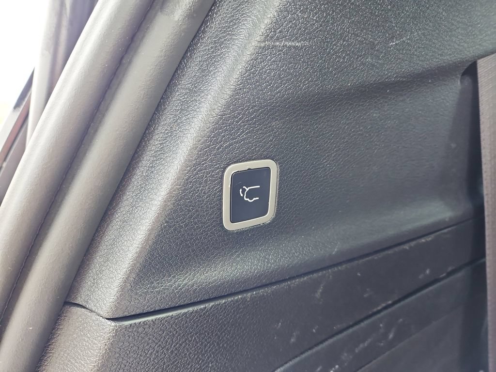 Used 2024 Chrysler Pacifica Premium FWD image 24