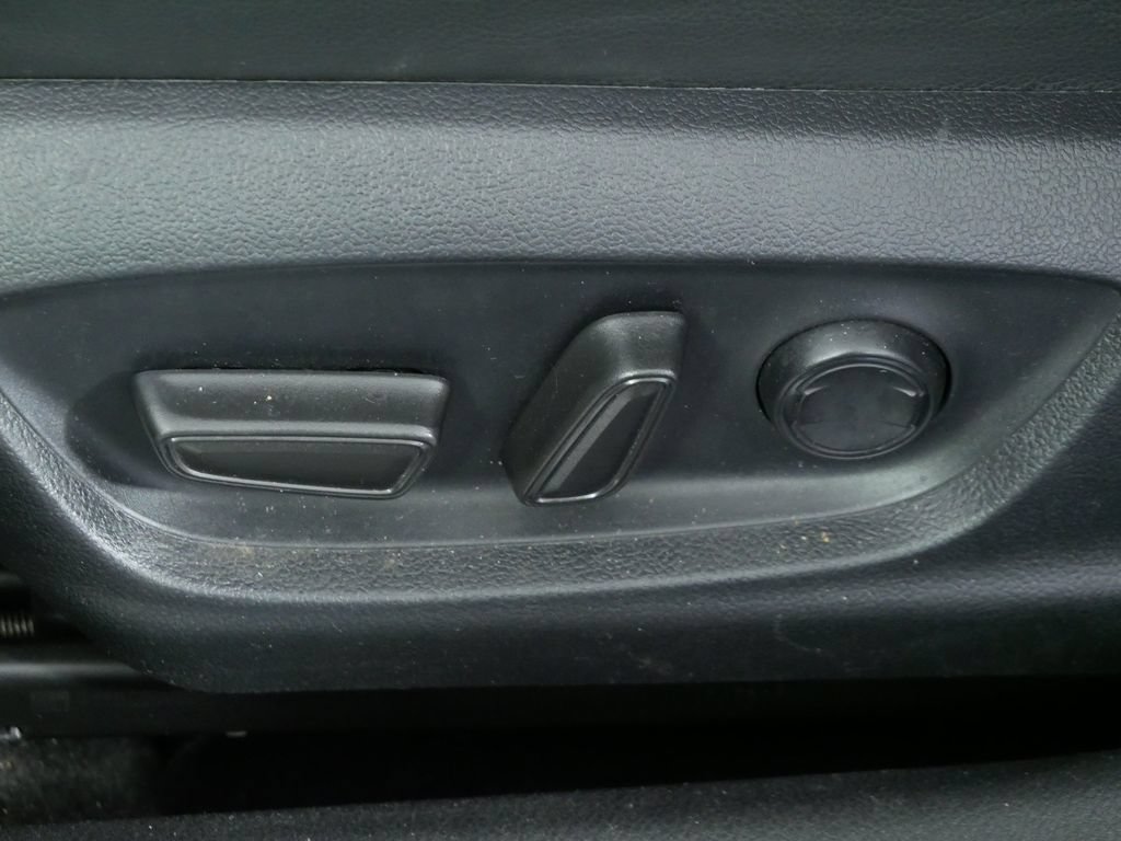 Used 2023 Toyota Camry SE FWD image 21